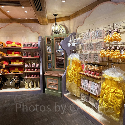 「ビレッジショップス」内観