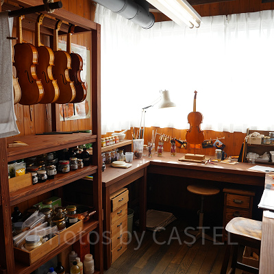 地球屋内にあるバイオリン工房