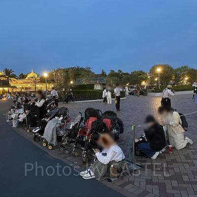 エレクトリカルパレード待ち（19:00ごろ）