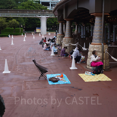 2022年10月8日(土)の開園待ち：ノースゲートのハッピー15エントリー列（6時45分ごろ）