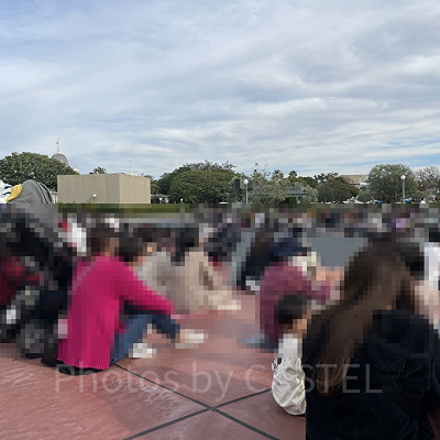 パレード待ちの様子／13:00頃