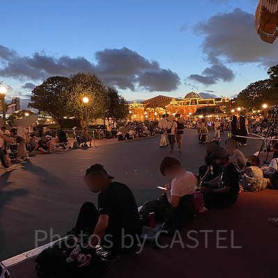 パレード待ちの様子（2022年7月19時30分ごろ）