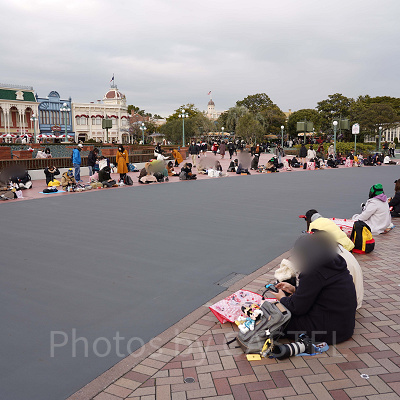 トータリーミニーマウスのパレード待ちの様子（15時40分ごろ）
