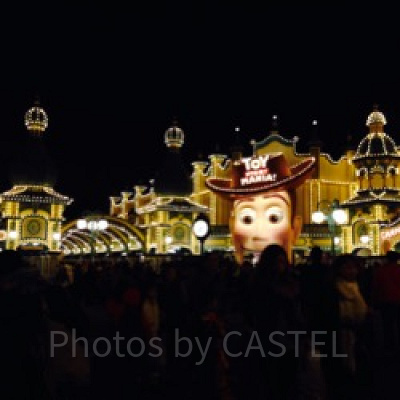 待ち時間120分超えも至って普通なアトラクションです。