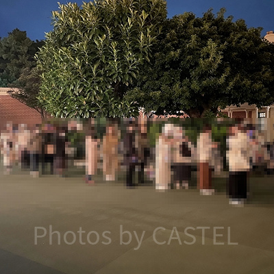 お土産屋さん入店待ちの様子（夜）／19:40頃