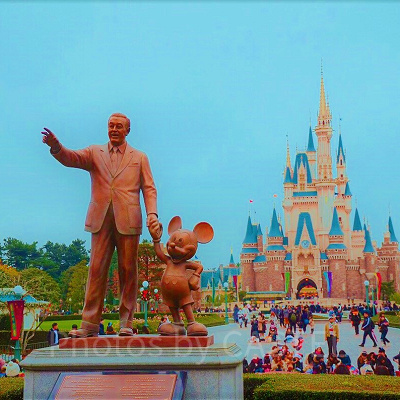 ウォルトディズニー像