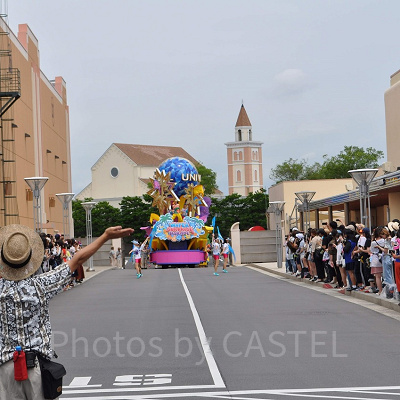 ウォーターサプライズパレードスタートの様子