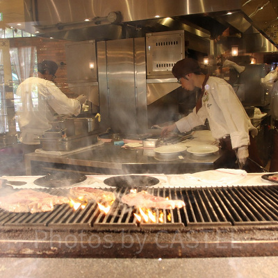 ステーキを焼いているところ