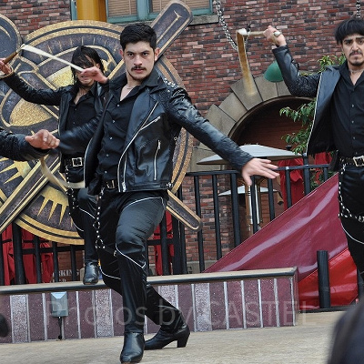 USJのワールド・ストリート・フェスティバル「マレヴォ・デ・アルゼンチーナ」鞭のパフォーマンス