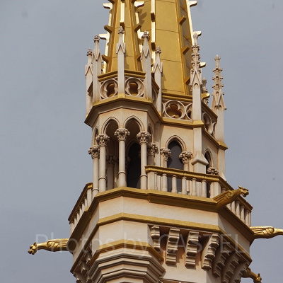 一番高い塔が金色な理由