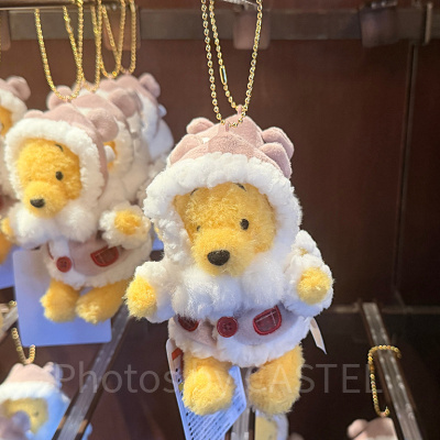 プーさんぬいぐるみバッジ(クリスマスグッズ2025)