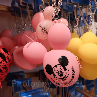 ミッキーバルーンのバッグチャームケース付き