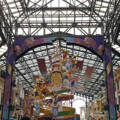 お昼のワールドバザール