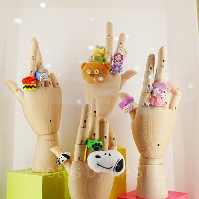 様々なキャラクターのリングを見比べられる