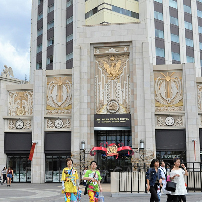 パークフロントホテルの1階にローソン入り口が見える