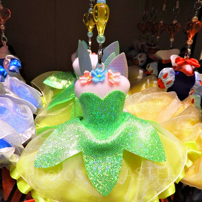 ドレスの内側でスマフォの画面を拭えます