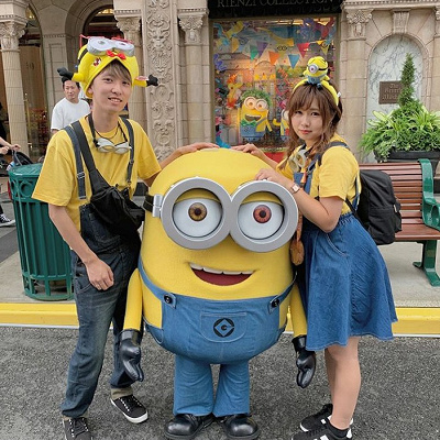 ミニオンのカップルコーデでミニオンと記念写真 キャステル Castel ディズニー情報