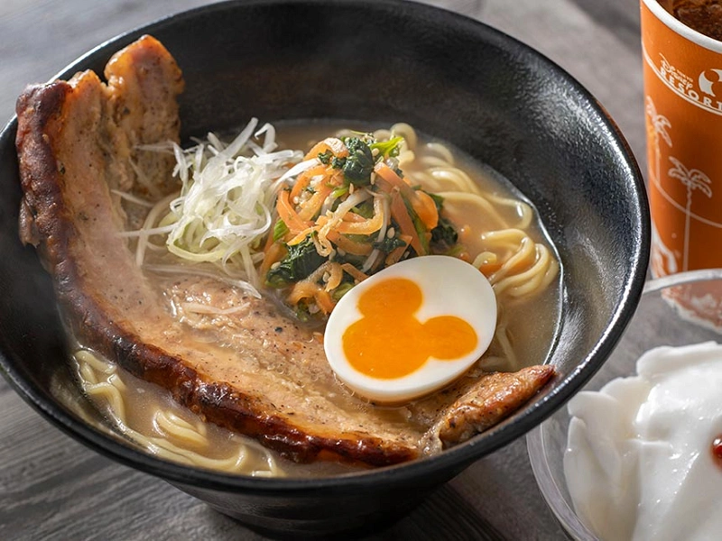 2025年夏】ディズニーで食べられるラーメン・うどんの全メニュー