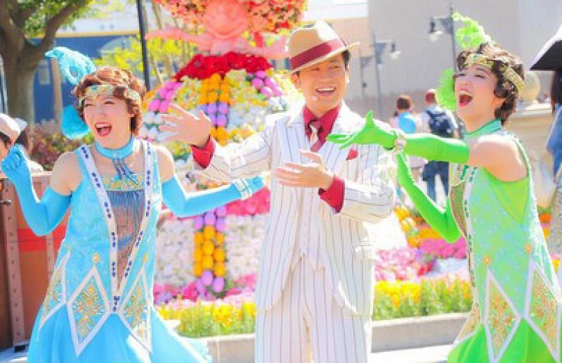 ディズニーキャストのバッジ】胸元に輝くキャストピンとは