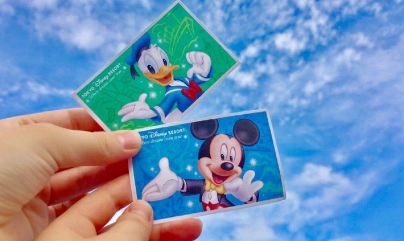ディズニー サプライズプレゼント 体験談】誕生日サプライズ！ディズニーで素敵な思い出を友達や彼氏彼女