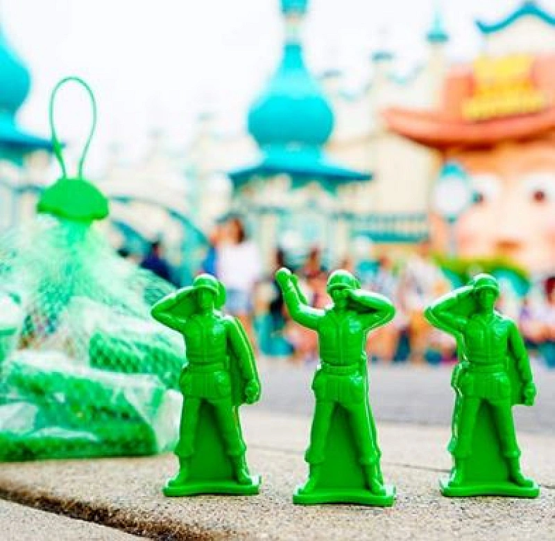 希少！トイストーリー グリーンアーミーメン バケツ ママに踏まれた