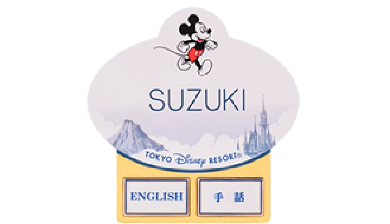 ディズニーキャストのバッジ】胸元に輝くキャストピンとは？ネームタグの秘密まとめ！