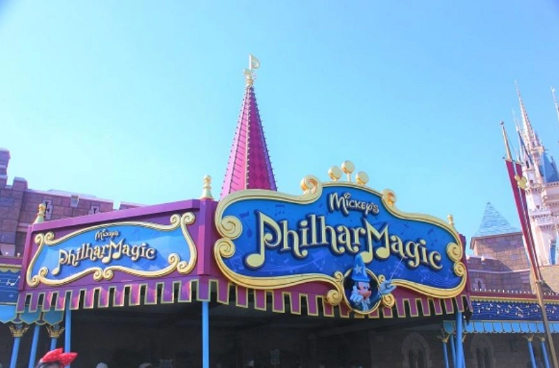 tokyo-disneyland-mickeys-