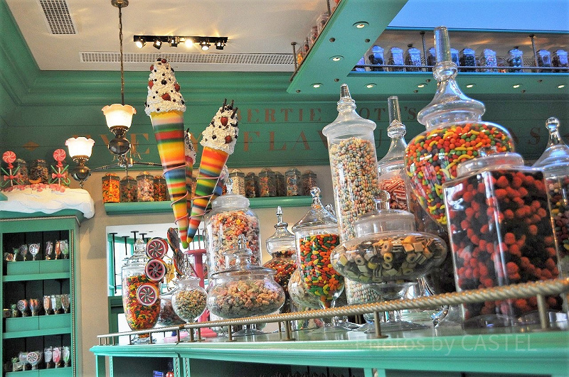 【USJ】ハニーデュークスのお菓子17選！百味ビーンズや蛙チョコレートが人気！味や値段も紹介