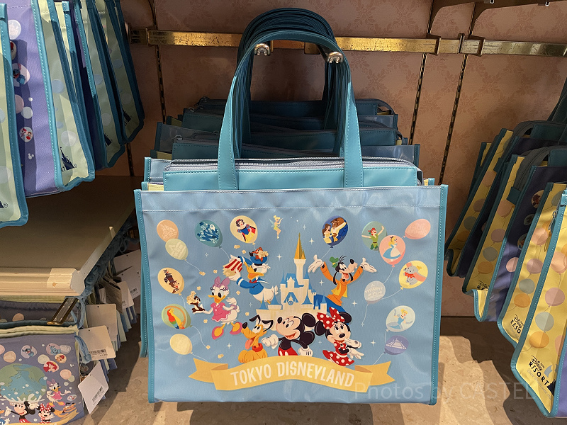 ディズニー　お土産袋 バッグ・タオル・ハンドジェルなど！東京ディズニーランド 買い物袋