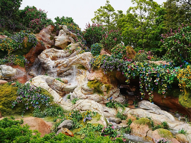 ariel-statue-at-the-entrance- ariel-statue-at-the-entrance-
