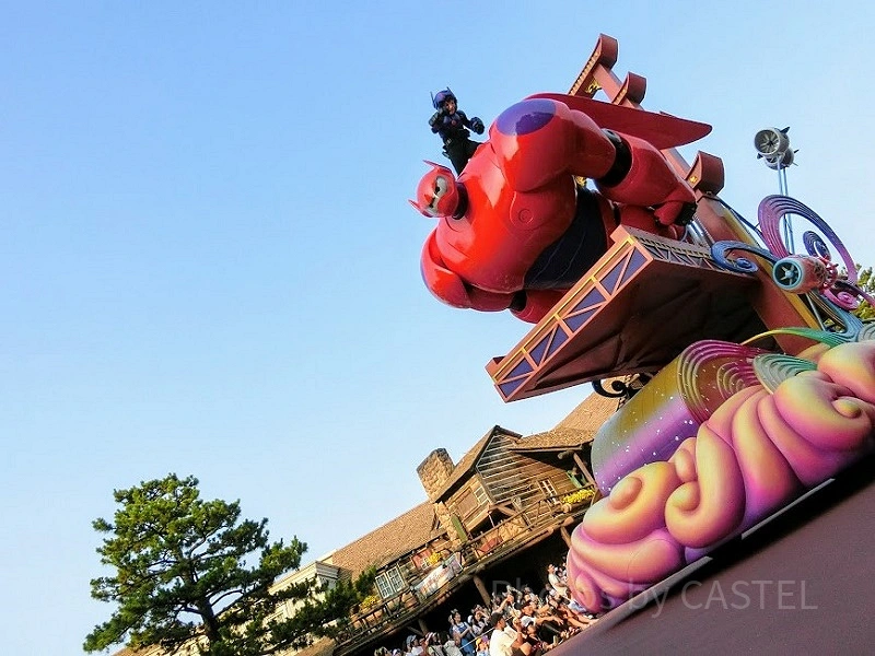 baymax-in-a-powered-suit-