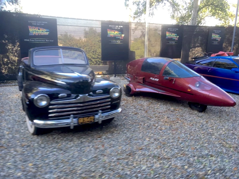 デロリアン】バックトゥザフューチャーに登場する車を紹介！夢のタイム