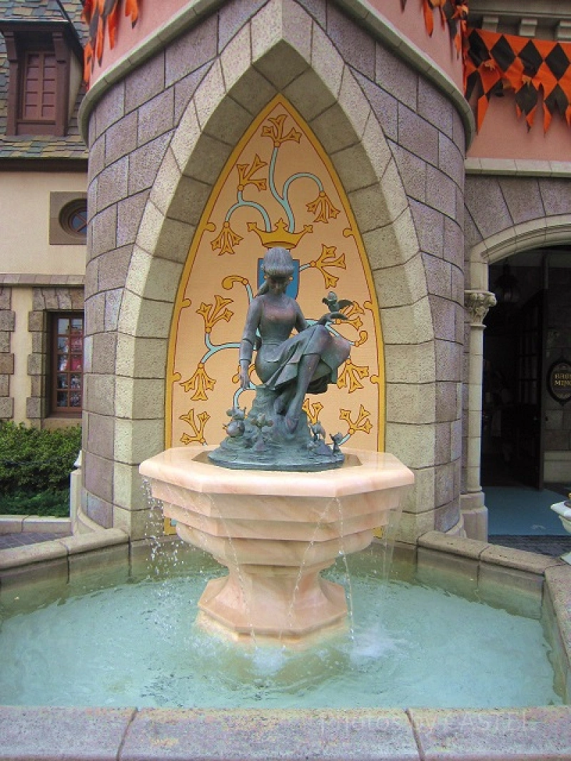 cinderella-fountain-j109088.webp