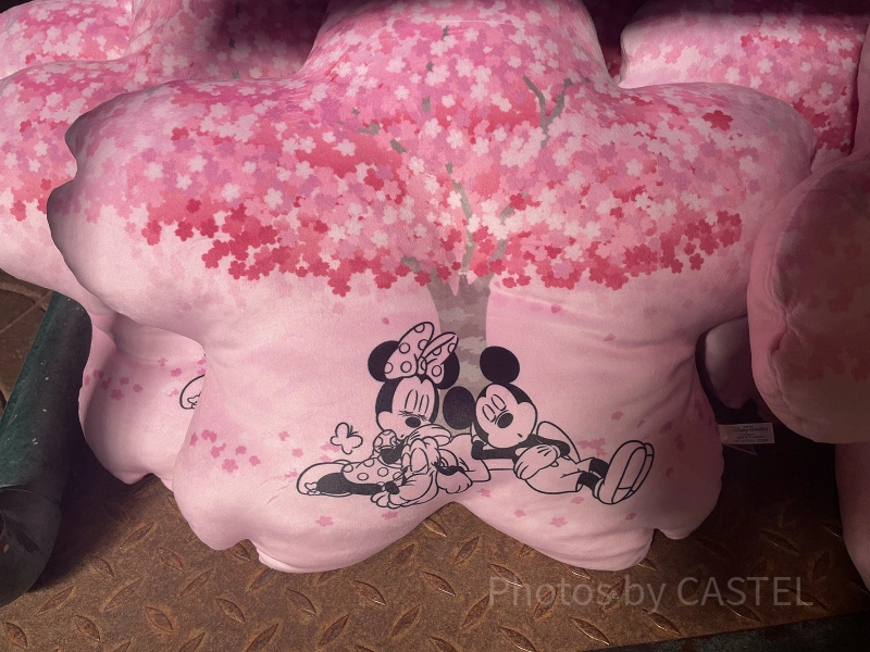 2/2発売】ディズニー桜グッズ2023を全種類紹介！桜型のクッションが登場！