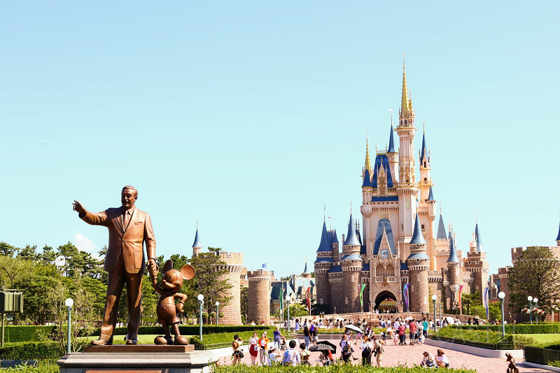 ディズニーの建物＆建築】遠近法で実物より大きく見える？！目の錯覚を