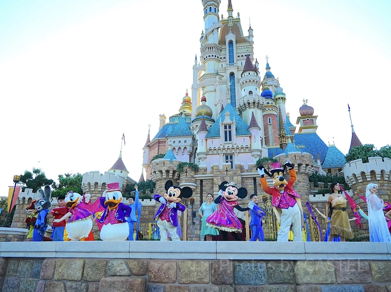 hong-kong-disneyland-follow-