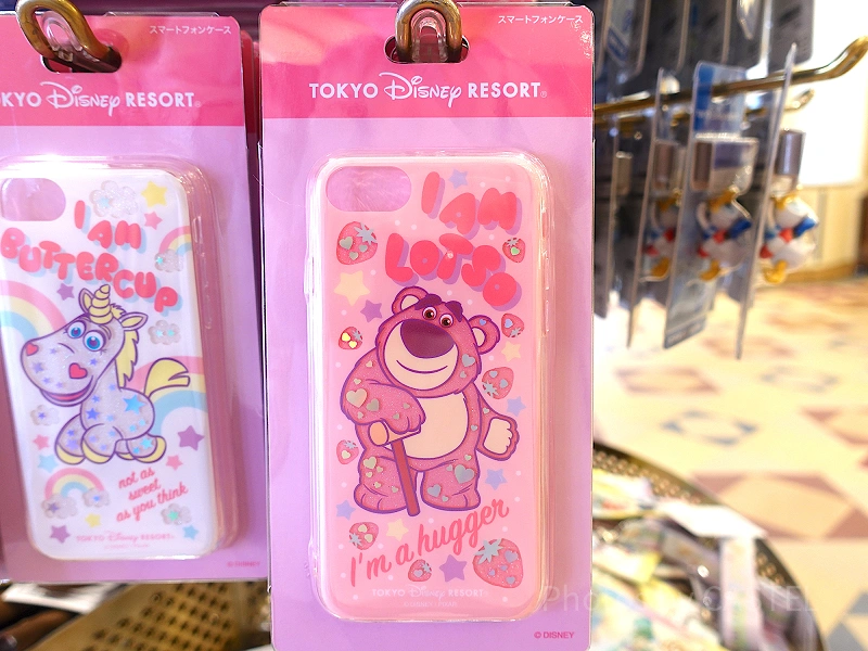 2026】ディズニーで買えるスマホケース3種類！iPhone16対応！