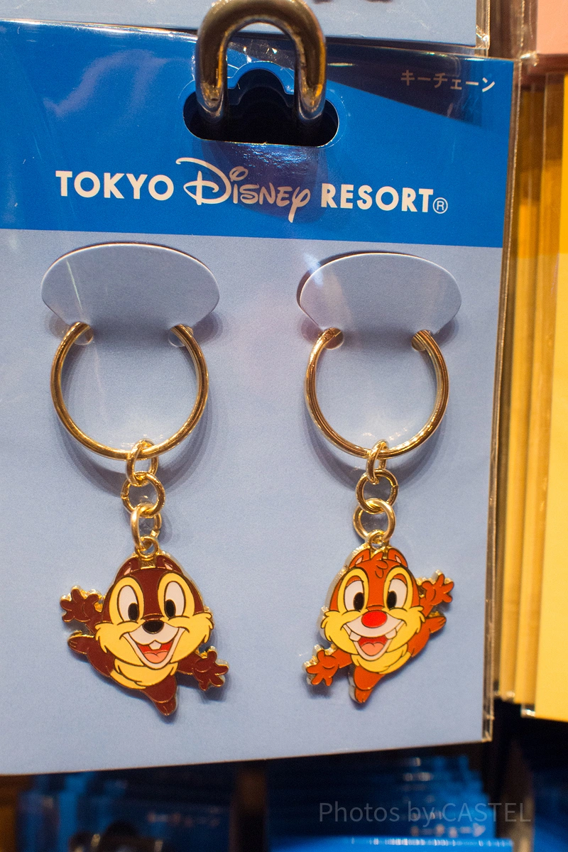 【2023】チップとデールグッズ全45種まとめ!ぬいぐるみやディズニーのおそろい&ペアお土産! ♡Pandora カリブの海賊 チャーム♪