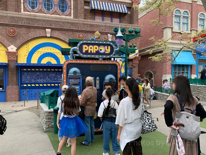 USJのミニオンパークにガチャガチャ新登場！ミニオンパークの建物が