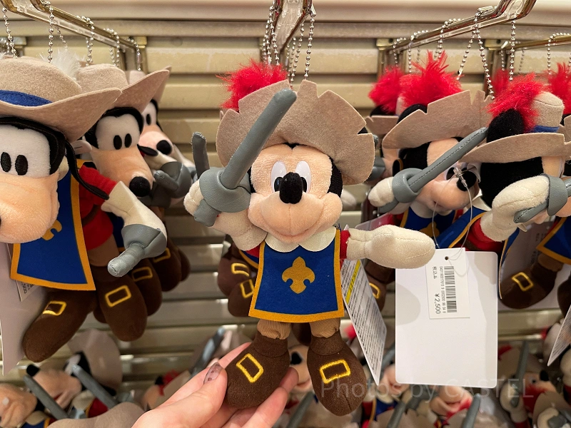 plush-badge-three-musketeers-