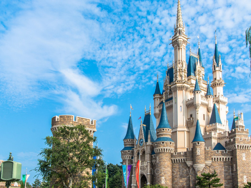 ディズニーランドのシンボル「シンデレラ城」とは？城内や周辺エリアを