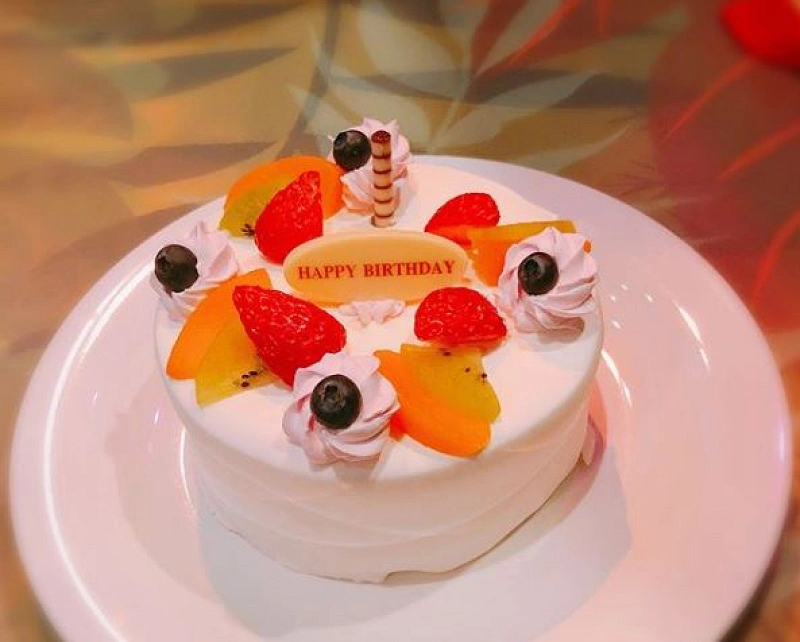 ディズニー おすすめの誕生日プレゼント チケット バースデーシール グッズ レストランまとめ