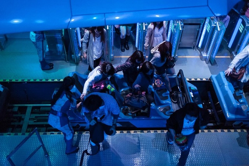 スペース マウンテン 怖いポイント 速度は 待ち時間やスタンバイパス攻略まとめ 都市伝説や事故も スペース マウンテン 怖いポイント 速度は 待ち時間やスタンバイパス攻略まとめ 都市伝説や事故も