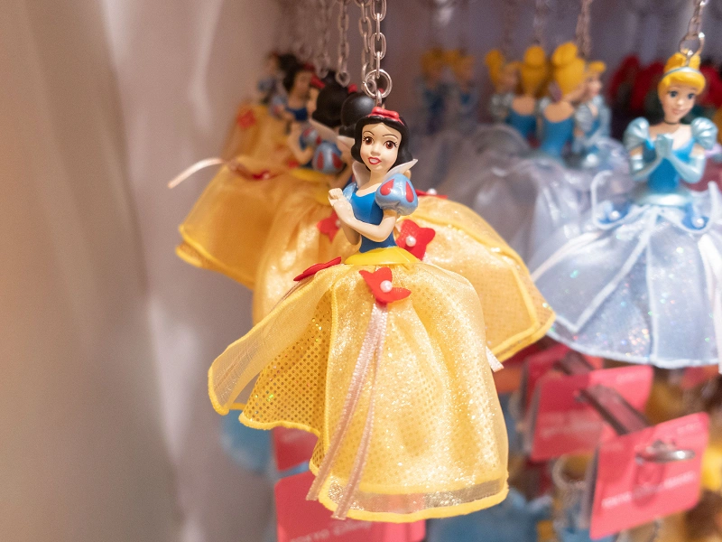 ディズニーで買える白雪姫のグッズ11選！人気のキーチェーンやマグなどかわいいお土産をチェック！