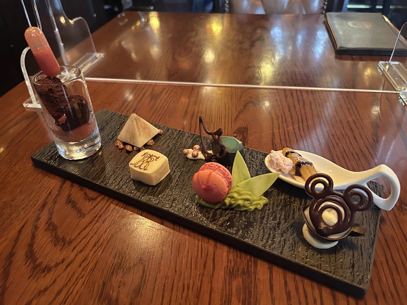 テディ ルーズヴェルト ラウンジ 魅力 メニューまとめ パフェとカクテルのお店