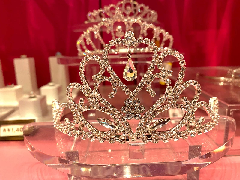 ディズニーのティアラまとめ カスタマイズできるティアラのデザイン 価格 作り方まとめ ディズニーのティアラまとめ カスタマイズできるティアラのデザイン 価格 作り方まとめ