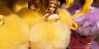 ベルポンポンキーホルダー（フィギュア付き）| キャステル | CASTEL ディズニー情報