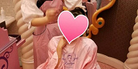 ドレスの上にケープをかけてまずはヘアメイクからはじめます。| キャステル | CASTEL ディズニー情報