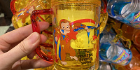 おさるのジョージ・子ども用コップ| キャステル | CASTEL ディズニー情報