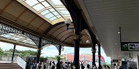 舞浜駅の改札を出てすぐ右方向へ| キャステル | CASTEL ディズニー情報